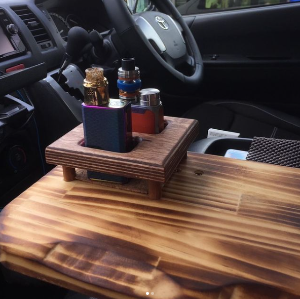 車のテーブル