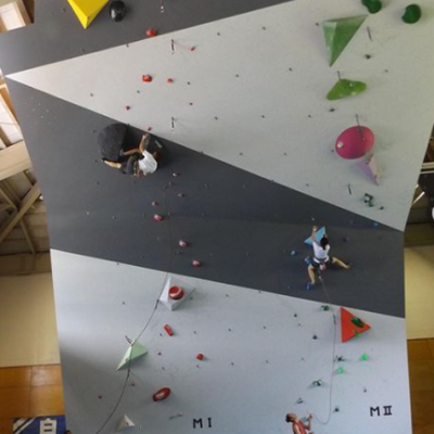 クライマーの皆さんが頑張って登攀中